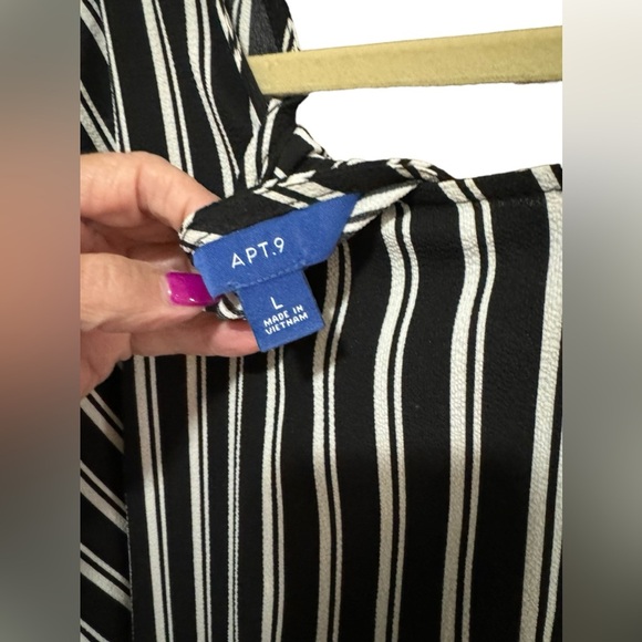 Apt 9 - Black and white Dolman Sleeve Blouse - Size L - Picture 5 of 6